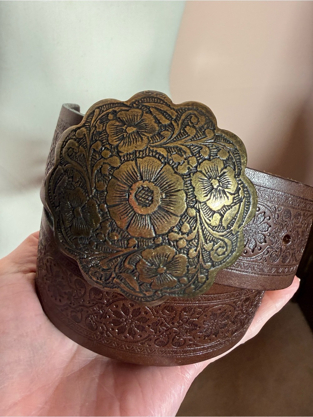 Garnet hill southwestern tooled leather oversized brass flower buckle belt - Picture 15 of 16